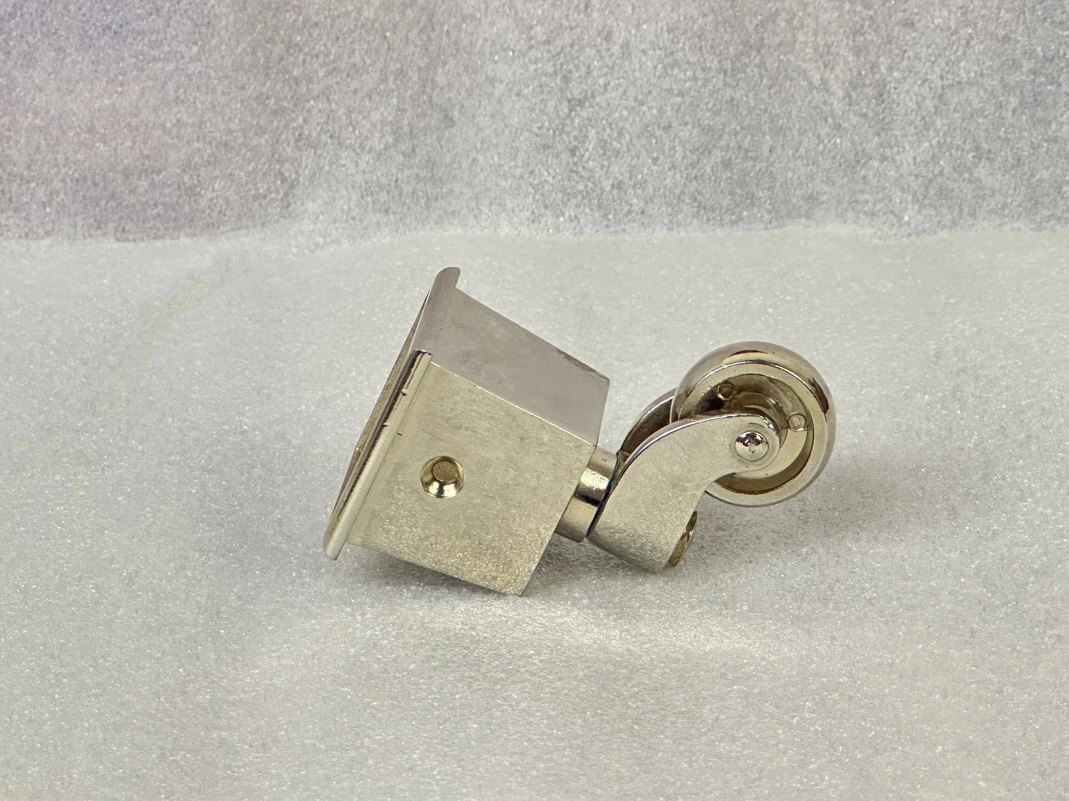 26mm Furniture Caster Swivel Zinc Alloy Nickel Square Cup KCW Casters